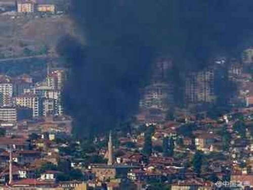 土耳其首都发生大火 民众恐慌