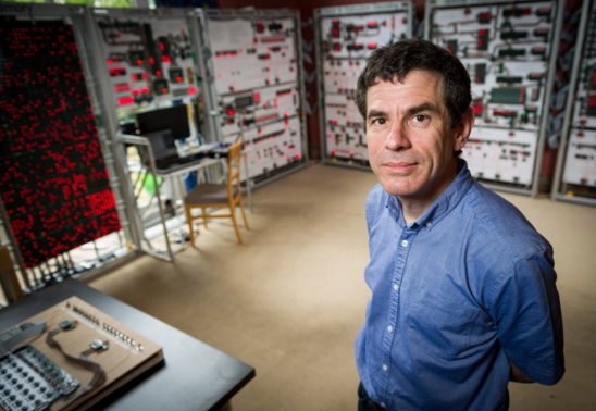 子40万打造只能玩俄罗斯方块的巨型计算机 图