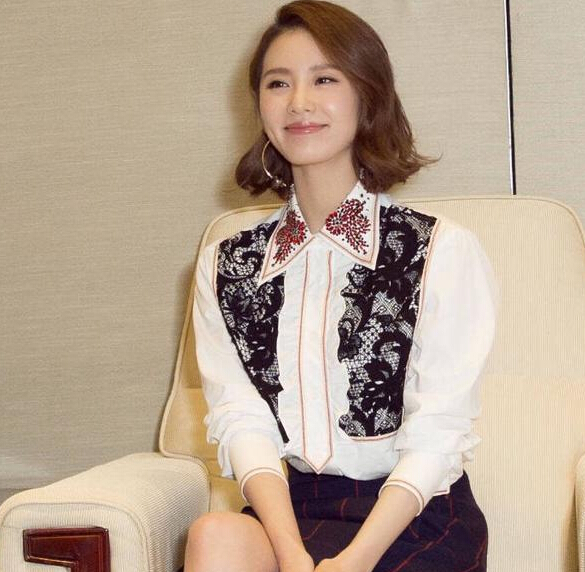 超短裙配耳环 da74f978a29d7002d436fd4d5e55cc7b.jpg?_=1469670879300