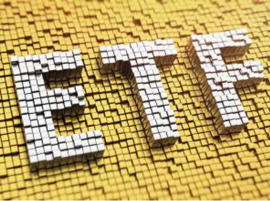 联接基金和普通ETF的区别是什么？