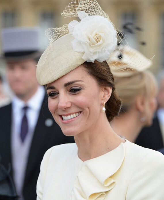 "专一girl"凯特王妃上线 看这件珍珠耳环如何"荣宠不衰"