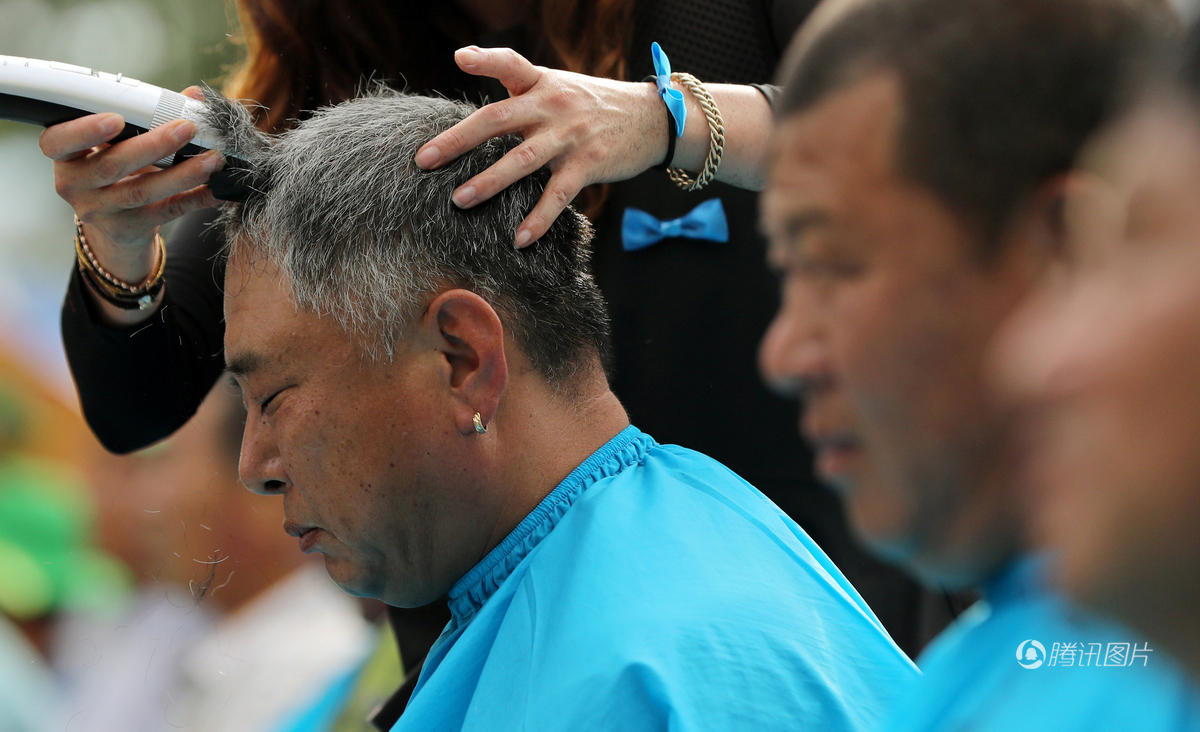 韩国上千人削发:为了表达自己抗议萨德的决心