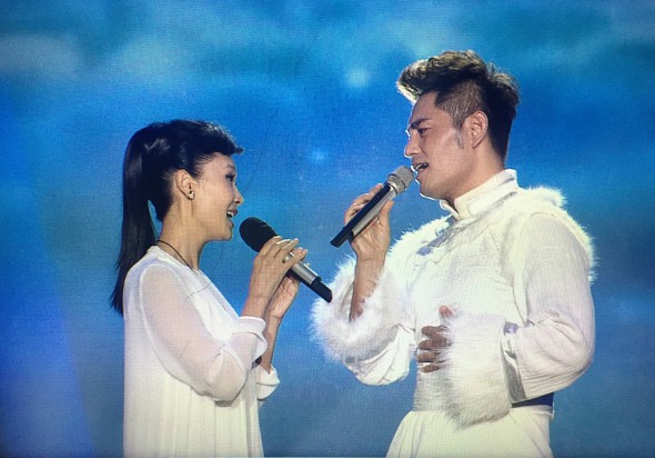 牟凤彬亮相央视综艺节目《回声嘹亮》 寻香妃重现经典歌曲