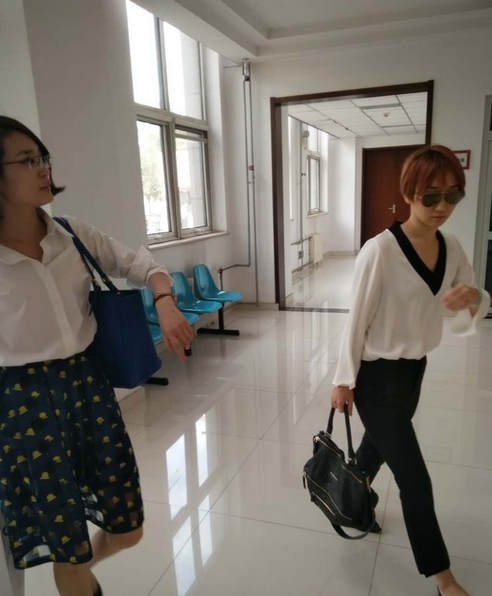 摘要:今天上午,《法制晚报》记者获悉,杨慧,宋喆离婚案今日开庭,采取