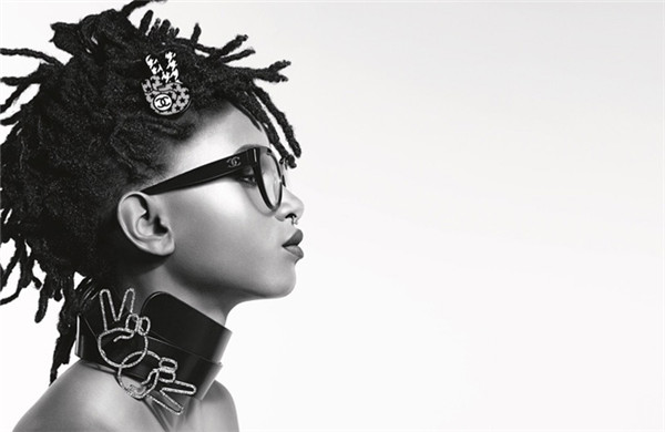 Chanel释出2016秋冬奢侈品眼镜系列广告大片