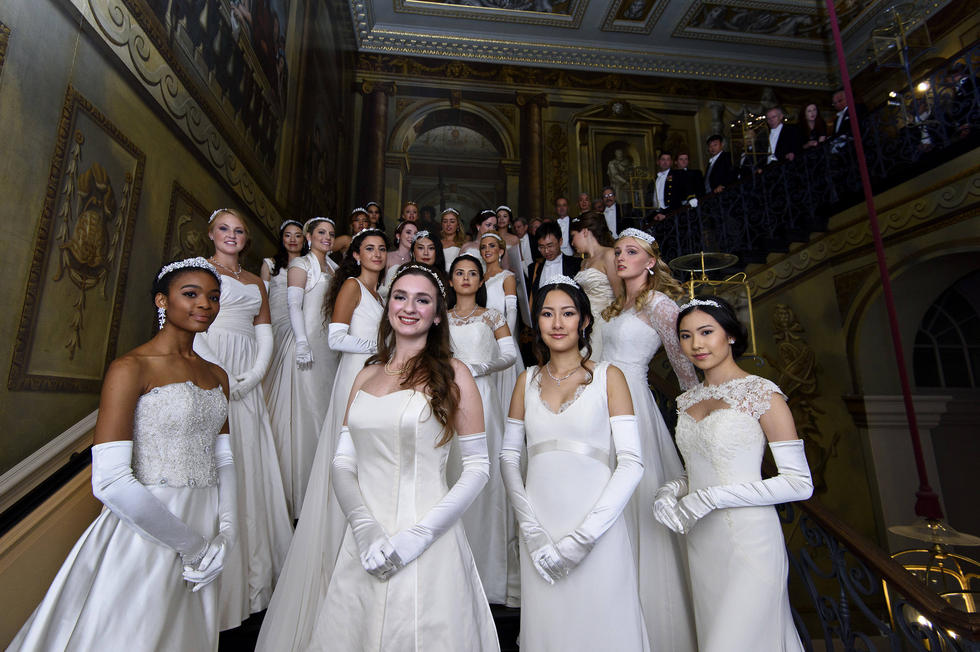 中国白富美伦敦名媛舞会吸睛