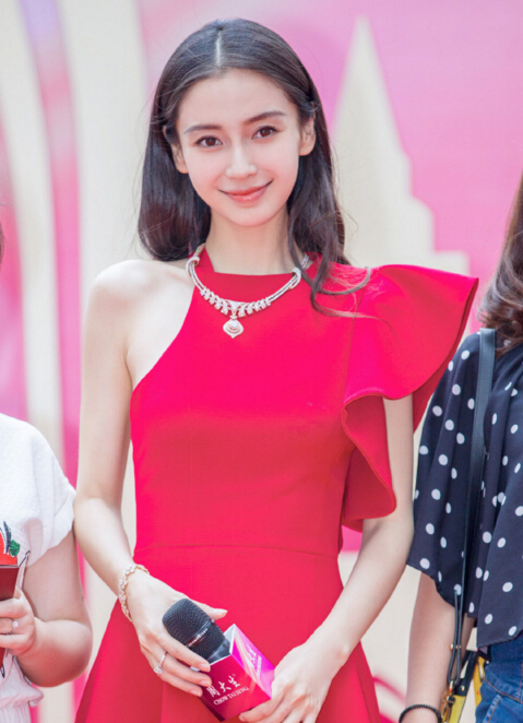 红裙车模惊艳众人 eaf4ed2c031734c86fa6eb8567a2b2a.jpg?_=1473667088731