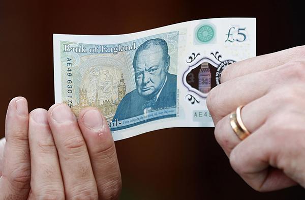 英国央行试水塑料钞票 面值为5英镑