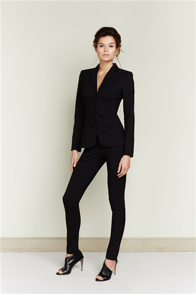 la perla服装品牌释出2017春夏系列时尚型录