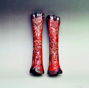 骨雕以部分骨头为雕刻材料的形式较为常见,而用整根骨头进行雕刻的却