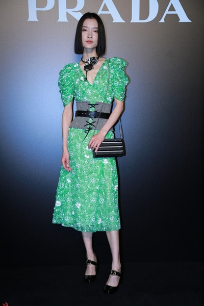 杜鹃穿的那件风衣_杜鹃穿衬衫