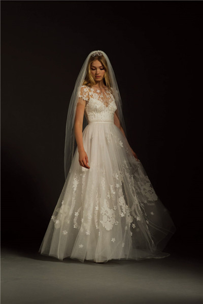 英国时尚服装品牌temperleylondon(坦波利·伦敦)释出2017秋冬婚纱