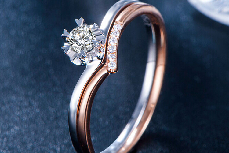 周六福珠宝18k玫瑰金双拼钻石戒指_珠宝图片