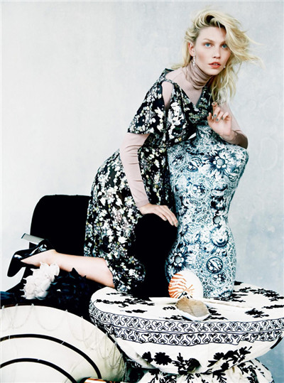 超模Aline Weber为《Harper's Bazaar》杂志拍