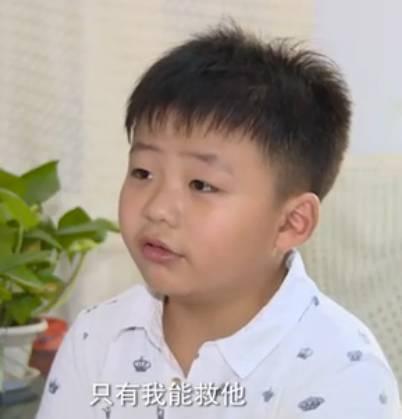 <strong>中国白银网</strong>（http://www.zhongguobaiyin.com/）10月31日讯，为救患白血病的父亲，8岁的他决定为父捐髓。为达捐献要求，他两个月里增重20斤！父亲治病过程中，曾经调皮的他既照顾父亲又安慰母亲，成家的支柱。最终移植手术完成，父亲得救！江苏男孩曹胤鹏被推选为2016最美孝心少年之一！