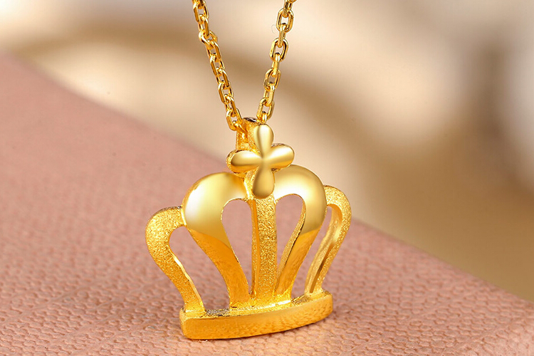 周六福珠宝黄金皇冠女款吊坠_珠宝图片