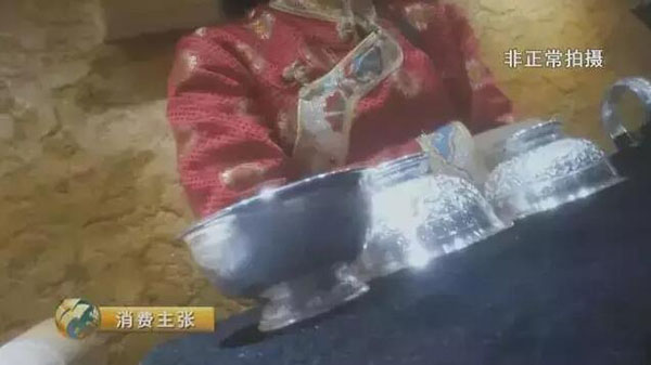 这里的产品真的像导游说的那样质优价廉吗？一位导游不小心给记者透露了真相。
