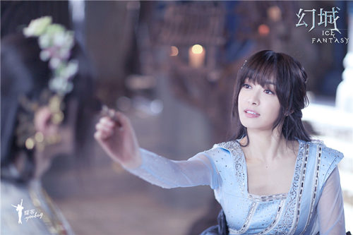 《幻城》宋茜曝白发造型 挑战双重人格