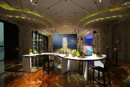 La Prairie(莱珀妮)推出全新晶莹亮采修护美颜液