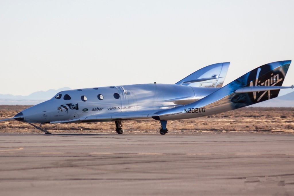 白骑士2号私人飞机携带下 太空船2号完成滑翔测试