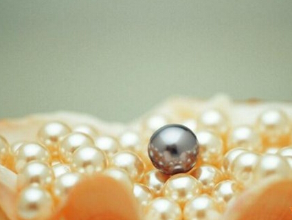 当珍珠不再“真” 该如何辨别真假珍珠？