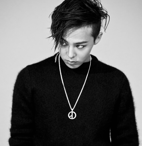 谁说男士戴珠宝不好看 有权志龙这本行走的教科书怕什么