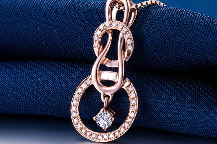 周六福珠宝18k金钻石吊坠_珠宝图片