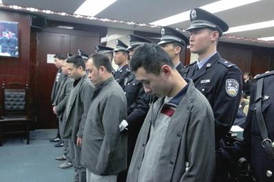 送餐员抢路虎埋尸 杀人埋尸后回老家跟有朋友结婚