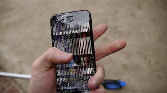 用鳄鱼测iPhone7 用鳄鱼来测试iPhone7手机的坚固性结果你猜到了吗
