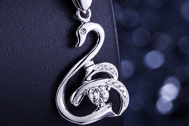 周六福珠宝白18k金白天鹅钻石吊坠_珠宝图片-金投网 (手机金投网 m.
