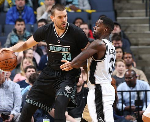 NBA-灰熊在主场以89-74击败马刺