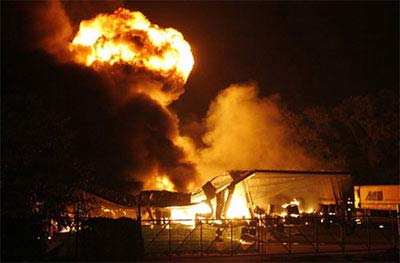 昨晚安徽化工厂爆炸 整个城市瞬间进入白昼