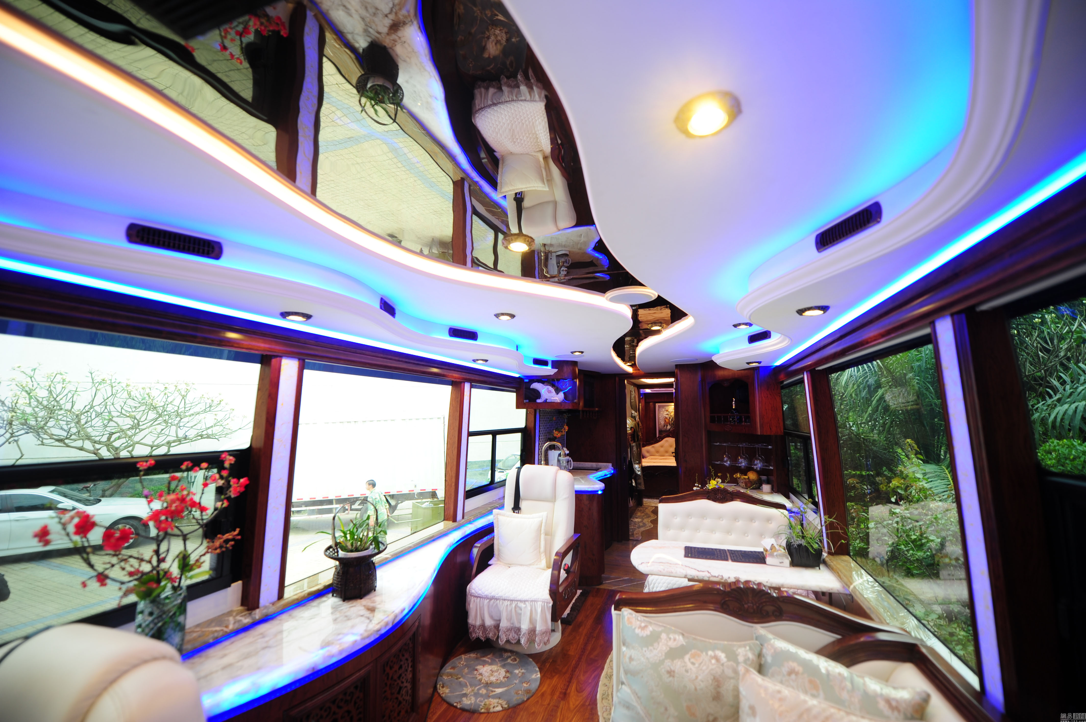 14米长房车亮相三亚