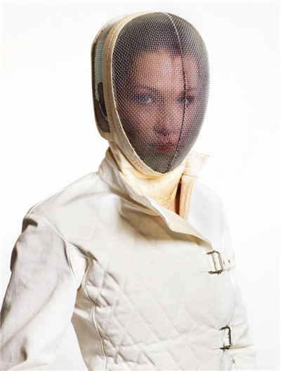 超模Bella Hadid为《Vogue》杂志拍摄时尚大片