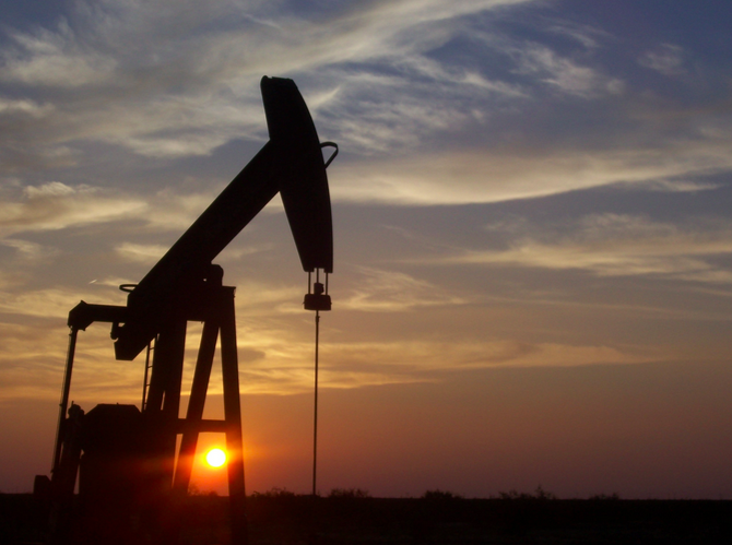 俄罗斯反超沙特成最大原油生产国 日产量1049