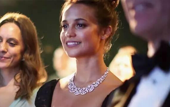 奥斯卡慈善晚宴 宝格丽珠宝捐出全钻项链和经