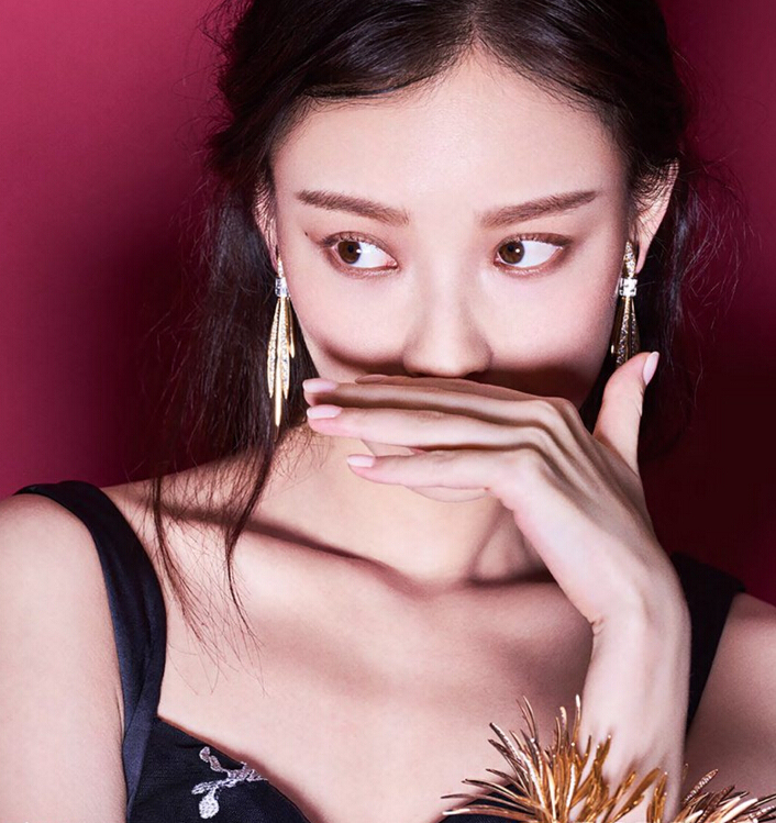 倪妮最新时尚大片 佩戴蒂芙尼珠宝展现优雅魅力