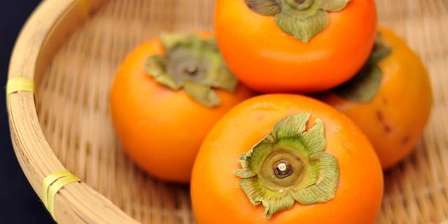 柿子的食用功效有哪些？常吃有什么注意事项？