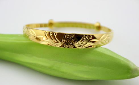 国际黄金止跌反弹 金价因避险需求强势上涨