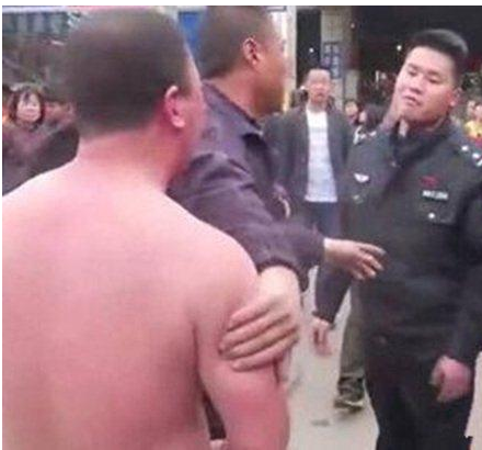 男子闹事打伤警察 辱骂、抓伤警察还高呼我认识李达康书记