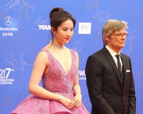 爱迪尔珠宝股东公司深圳创投集团拟减持无限售