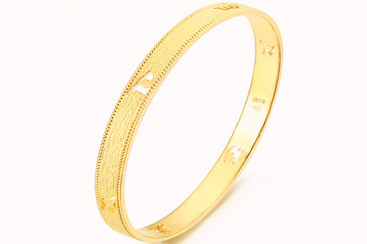 潮宏基珠宝弘系列-六字真言黄金手镯_珠宝图片