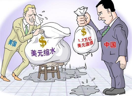 人民币让老外震惊：中国把美国买下来了，这锅央妈不背