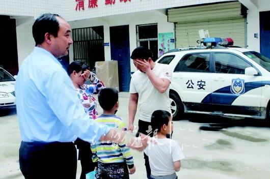 出生人口 公安部_刚出生的婴儿(2)