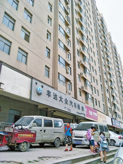 少年被砸中状告整栋楼 左眼几乎失明谁来担责?