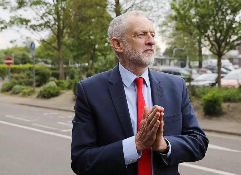 英国大选鸡飞狗跳:梅姨赔了全部家当,硬脱欧泡汤了