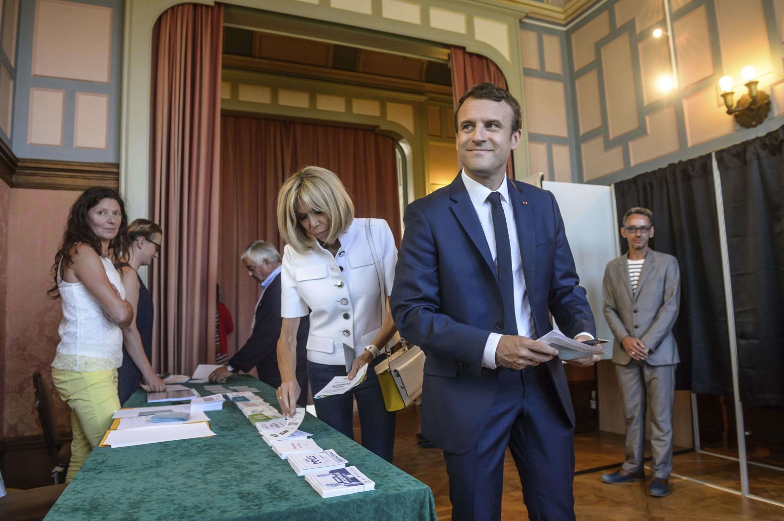 法国议会选举有地雷 当心马克龙踩中！