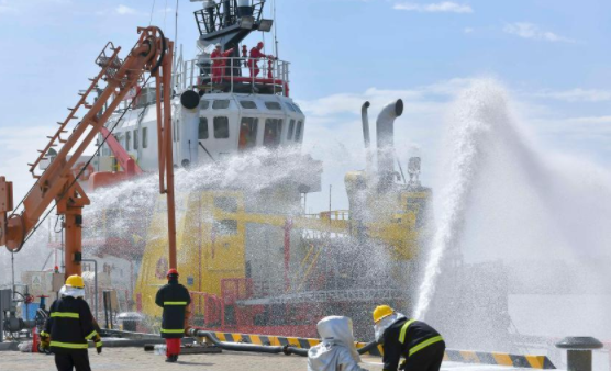 中海油南海补给基地举行危化品船舶船岸联合应