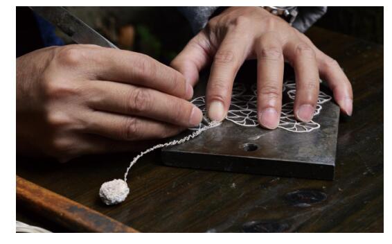 手作匠心:爱之依全手工苗绣银饰品 精心雕琢每一件作品-第4页