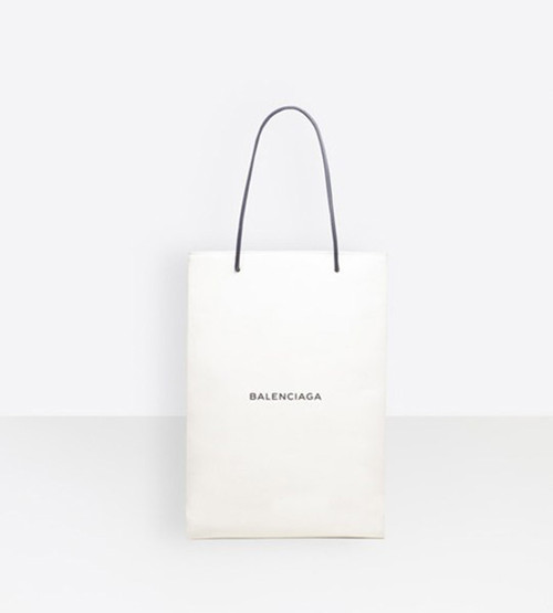 Balenciaga发布全新“购物纸袋”包包 售价8800元